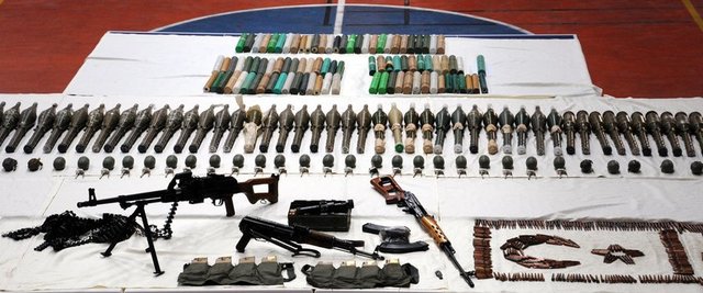 Aramada aracın bagajında, operasyon bölgesindeki teröristlere ulaştırılacağı değerlendirilen 1'i kanas olmak üzere 3 uzun namlulu silah, 36 el bombası, 89 roketatar mühimmatı, 90 roketatar sevk motoru,