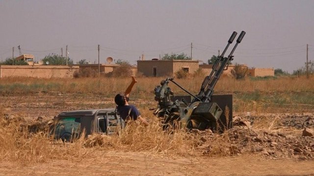 Uçaksavarlar - DAEŞ'in elinde 14.5 mm KPV, 14.5 mm ZPU2, 23 mm ZU-23, 37 mm Type 65, ve 57 mm AZP S-60 model uçaksavarlar bulunuyor.