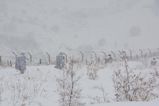 4'üncü Komando Tugay Komutanlığı (Tunceli) tarafından, 05-06 Ocak 2016 tarihlerinde derin kar ve şiddetli soğuklarda muharebe eğitimi verildi. 