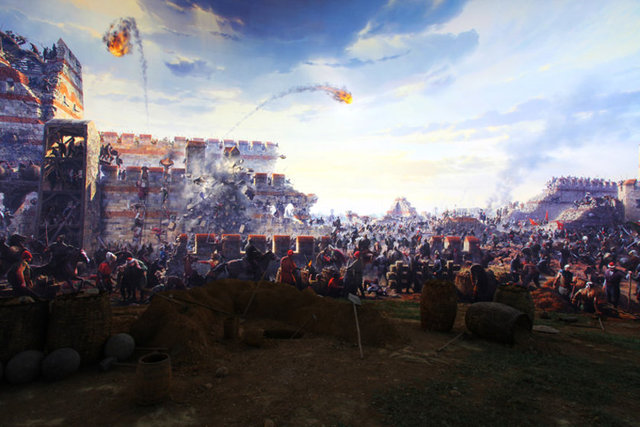 3 MayısBizanslılar surlara yerleştirdikleri toplarla Osmanlı gemilerine zararlar verdiler. Müdafilerin gönderdikleri bir gemi Çanakkale Boğazı'nı geçip Avrupa'dan gelecek yardım gemilerini aradı, ancak bulamadı.