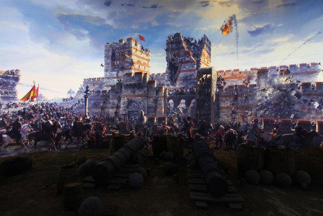 1-2 MayısSurların top ateşiyle dövülmesine devam edildi. İstanbul'da yiyecek sıkıntısı baş gösterince, ekmeğin her aileye eşit dağıtılması için emir çıkarıldı.