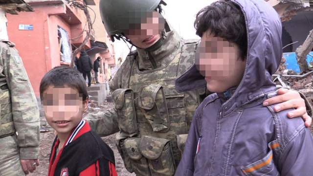 Güvenlik güçlerinin Şırnak'ta PKK'ya yönelik operasyonlarında kadın subay ve astsubaylar da görev alıyor.