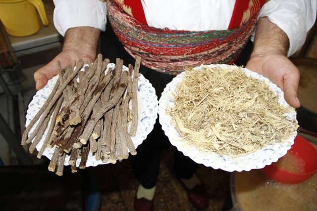 Meyan Kökü: Meyan kökünden elde edilen toz, maden suyu ile karıştırılınca kadınlar için çok etkili bir afrodizyak haline gelir.