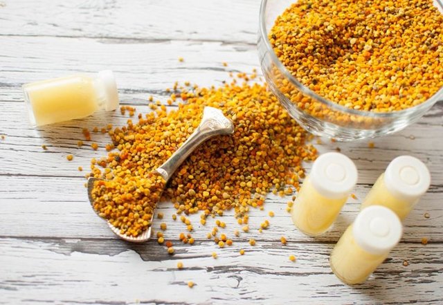 Arı Sütü: Cinsel bezleri geliştiren arı sütünün etkileri, kısa zamanda hissedilir.