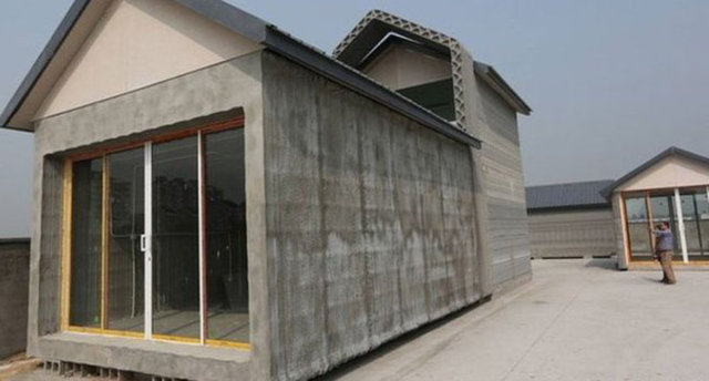 Çin merkezli WinSun adlı firmanın tasarımcısı olan Ma Yihe, 3D yazıcı ile 1 gün içerisinde 10 adet tek odalı evler yaparak bir ilke imza attı.