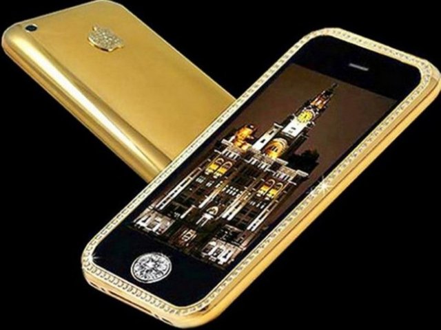 4. Supreme Goldstriker iPhone 3GDeğeri: 3.2 milyon dolar