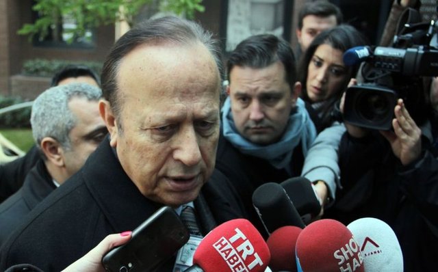 İşadamı Yılmaz Ulusoy, hastane ziyareti sonrası yaptığı açıklamada, "Çok sevdiğimiz birini kaybettik. Çok üzüntülüyüz. Allah rahmet eylesin" dedi.
