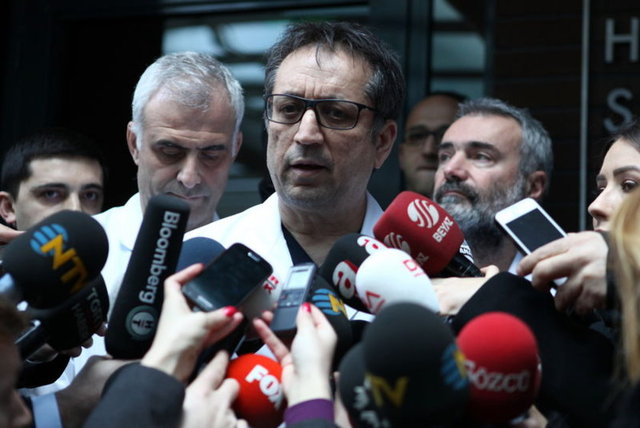 Amerikan Hastanesi Genel Müdürü Dr. Erhan Bulutcu yaptığı açıklamada Koç'un sabah saat 7.00 sularında evinde rahatsızlanarak hastaneye kaldırıldığını ancak yapılan tüm müdahalelere rağmen 11.30'da hayatını kaybettiğini söyledi.