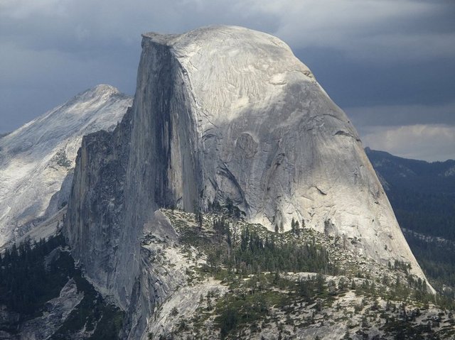 Mac işletim sistemi OS X için 2016'da yeni bir güncellemenin gelmesine kesin gözüyle bakılıyor. 2015'teki güncelleme Yosemite National Park adındaydı, 2016'daki güncellemenin kod adı da Yosemite Ulusal Parkı'nda bulunan "Half Dome" dağı olabilir.