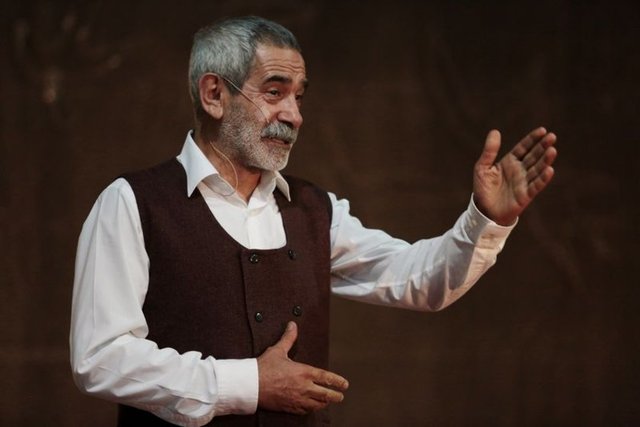 Naylon torba sattım... Ankara OSTİM'de bir çay ocağı açtım. Oradan gelenlerle çocuklara destek olmaya çalıştım. O zamanlar TRT'de Ferhunde Hanımlar dizisinde oynuyordum. O da bir yere kadar yetiyordu. Ama o para epey güçlendirmişti beni. Eşimle konuştum ve çocukları almaya karar verdik. Anne baba çaresiz kalınca çocuklar sokağa ve suça yöneliyor.