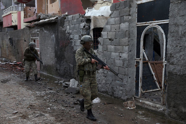 Cizre'de terör örgütü PKK'ya yönelik "Şehit Jandarma Astsubay Kıdemli Çavuş Burak Demirci" operasyonu sürüyor.