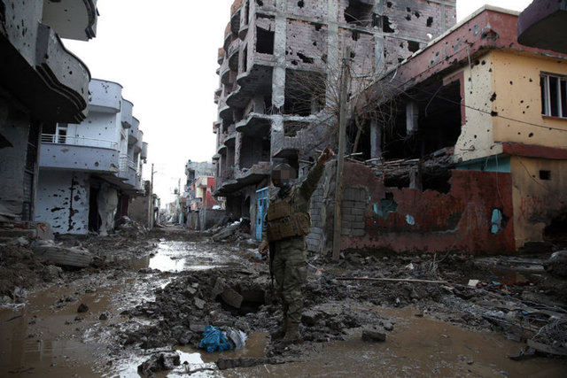 Su kanalları, kanalizasyon şebekesi ve dere yatakları da teröristlerce güvenlik güçlerinden kaçış yolu olarak tercih ediliyor.