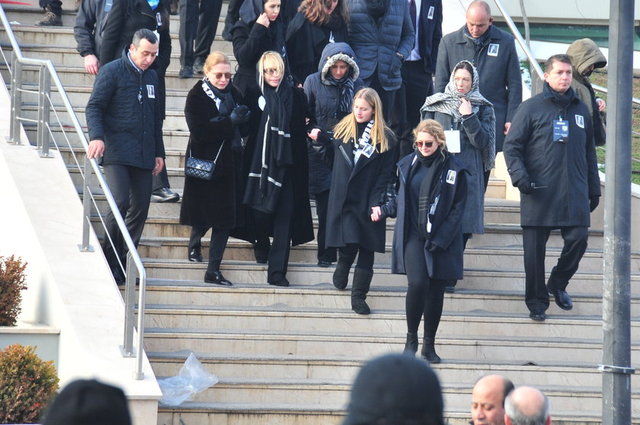 CAROLINE KOÇ, ÇİĞDEM SİMAVİ, ESRA, AYLİN KOÇ