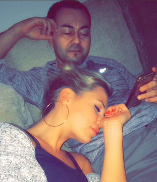 CHLOE LOUGHNAN - Pazar