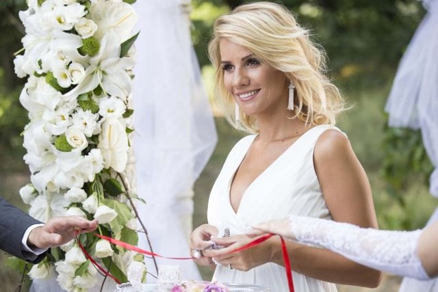 Bir makarna firmasının reklamında oynayan Esra Erol'un 3 milyon TL aldığı iddia edildi.