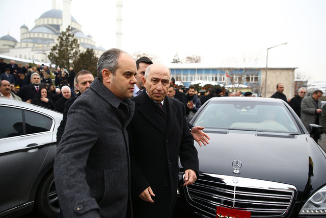 NİHAT ÖZDEMİR
