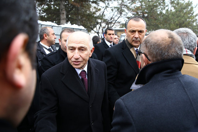 NİHAT ÖZDEMİR