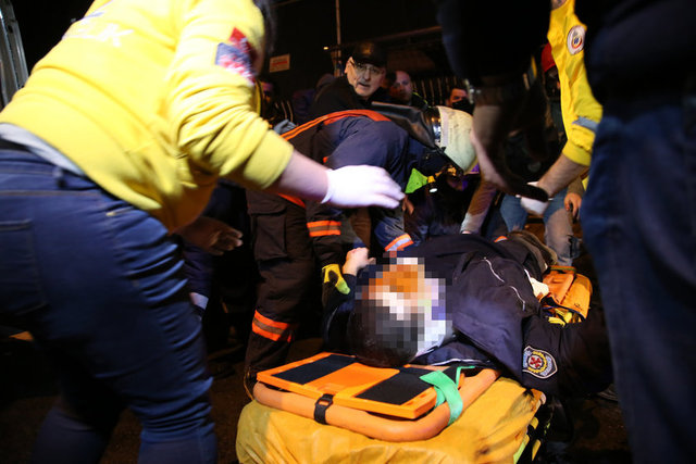 Çırağan Caddesi Ortaköy yönünde seyir halinde bulunan 34 A 4342 plakalı trafik polisi aracı, karşı yönden gelen 34 RUZ 27 plakalı otomobille çarpıştı.