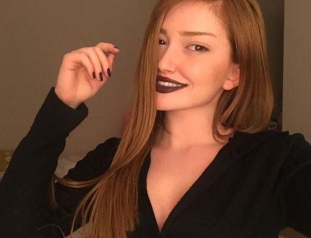 Twitter'da Danla Bilic adıyla yer alan bir kullanıcı, yaptığı paylaşımlar ve attığı mesajlarla ünlü futbolcuları kandırıyor ve bunları sosyal medyada paylaşıyor. Bilic'in kurbanları arasında sadece Türkler değil, Avrupalılar bile var.İşte o mesajlar...(90min.com)