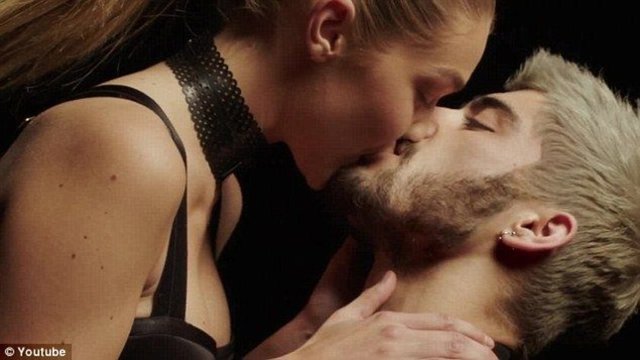 Ünlüler dünyasının son dönemdeki en gözde çifti Gigi Hadid ve Zayn Malik, iddialı bir video klipte birlikte kamera karşısına geçti.