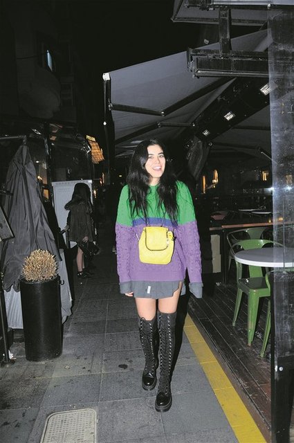 FB'li Caner Erkin'le 6 yıllık evliliğini geçen ay bitiren Asena Atalay, önceki gün Nişantaşı'ndaydı. Geçen hafta bir AVM'de engellilerin kullandığı otoparka aracını park etmesiyle ilgili Atalay, "Hiç de yazıldığı gibi değil. Dalgınlığıma geliyor. Burada bir kasıt yok" dedi.