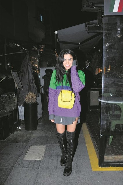 Sunuculuk yapmaya hazırlanan Atalay "Yakında meslektaş olacağız. Hakkımda kötü bir şey yazmayın. Sizlerden biri olacağım. Beni koruyun kollayın" diye konuştu. (Makaron)