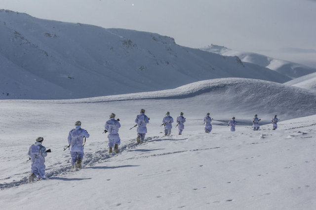 Uzunyol Hudut Karakol Komutanı Piyade Teğmen Burak Serdar Bilgeç, karakolda ellerinden geldiğince Mehmetçiğe her imkanı sağlayarak, moralini yüksek tutmak için uğraştıklarını vurgulayarak, "Yüreği vatan sevgisiyle dolu olan anne ve babalara gözlerinin arkada kalmasın diyoruz. Evlatlarınız bizlere emanettir, biz burada çok güçlü bir aileyiz"ifadesini kullandı.