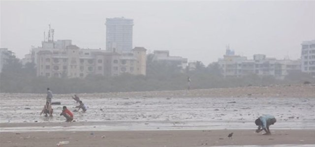 Çok sayıda Hintli için bu günlük bir gelenek ve umumi tuvaletlere erişimleri olsa bile dışarıyı tercih ediyorlar.