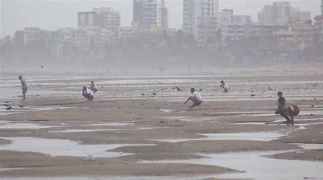 Özellikle Hindistan'da nüfusun neredeyse yarısı, 590 milyondan fazla kişi büyük tuvaletlerini buldukları açık alanlarda yapıyor.