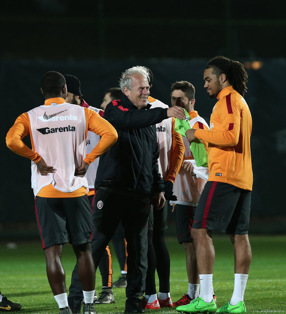 EN SİNİRLENDİĞİN MAÇ?Celtic'le oynadığım bir maçtı. 90 dakika boyunca topa sahip olduk, 90 dakika boyunca rakip sahada oynadık ama gol atamadık. O maç en sinirlendiğim maçtı.