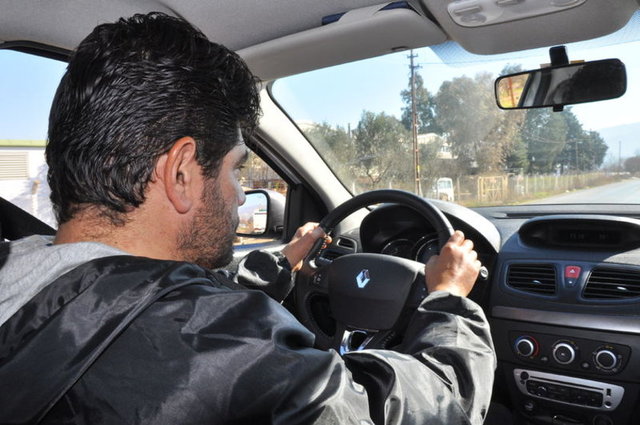 Topal, yeniden kavuştuğu elleri sayesinde kimseye ihtiyaç duymadan günlük işlerini yapabildiğini söyledi.