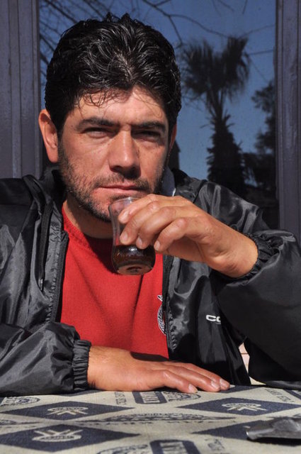 Türkiye'de ilk kez gerçekleştirilen çift kol nakliyle hayata tutunan Cihan Topal, üçüncü çift kol nakli operasyonunu duyunca çok sevindiğini ve "kader ortağı" olarak nitelendirdiği Mustafa Sağır'a tedavi sürecinde destek olmak için ziyarette bulunacağını söyledi.