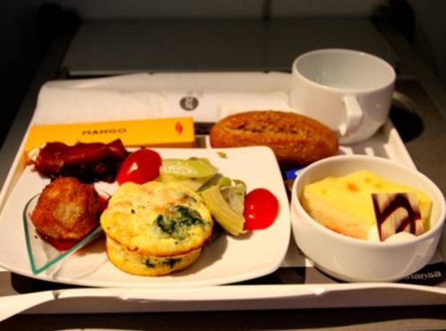 LUFTHANSA HAVAYOLLARI (Almanya) - First Class yemek menüsü