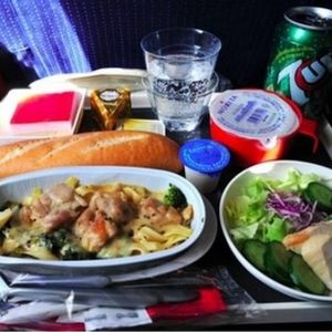 Havayolu şirketlerinin yemek menüleri