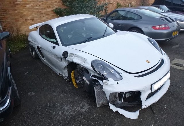 Porsche Cayman GT4