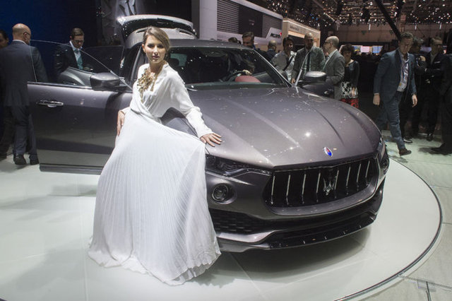 2016 Cenevre Otomobil Fuarı'nda markalar, en yeni modellerini gözler önüne serdi. Fuarda en çok süper lüks otomobiller ilgi gördü. İşte Cenevre Otomobil Fuarı'nın en gözde 33 otomobili...