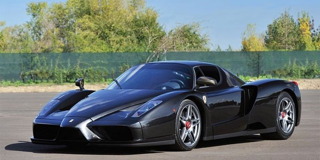 Tüm parçaları değiştirilen Ferrari Enzo'nun, küllerinden yeniden doğduğu o hali.
