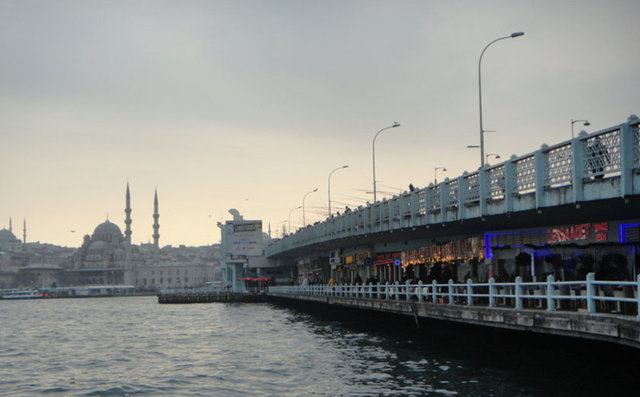 En bakımsız parkları: Galata Köprüsü ile Marmaray Geçiş Köprüsü arasındaki park.