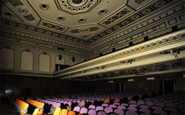 En iyi sinemaları: Şu an olmayan Emek. Zorlu'daki salonlar da güzel.