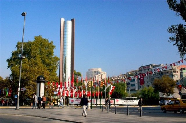 En bakımsız parkı: Beşiktaş Meydanı'ndaki park.