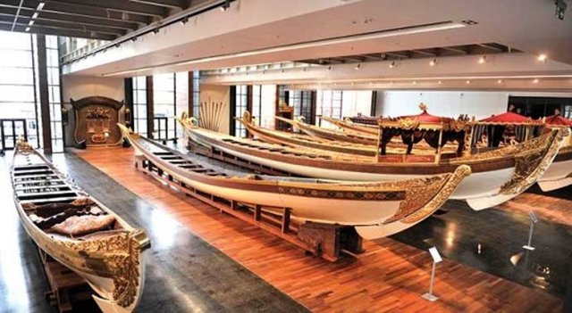 En iyi müzeleri: Deniz Müzesi.