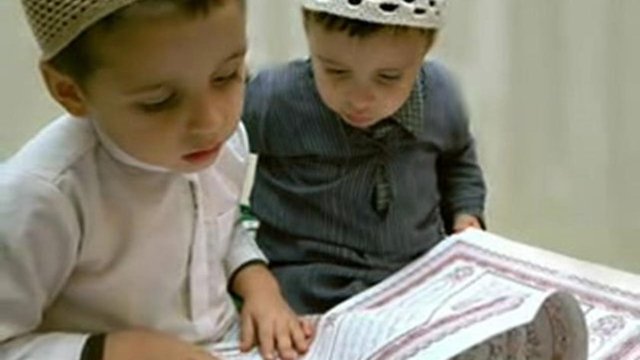 Yakınlarına (akrabalarına) yardım ederler. / Bakara-177