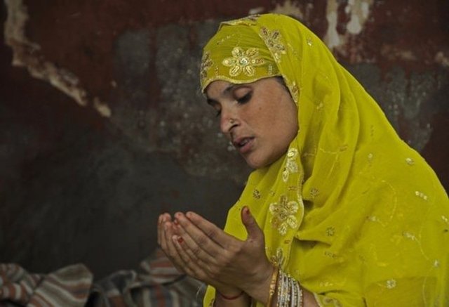 Adaklarını yerine getirirler. / İnsan-7