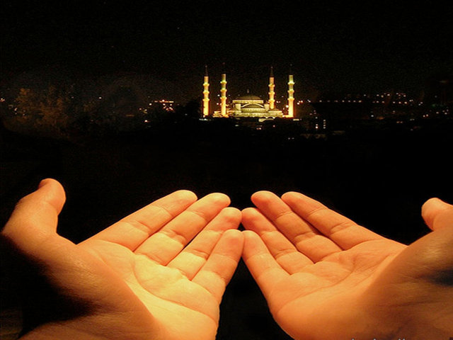 İnsanlara iyiyi emreder, kötülükten de alıkorlar. / Enfal-71