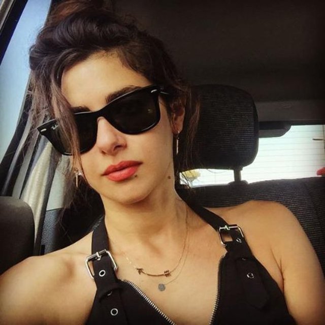 NESRİN CAVADZADEGüzellik koması