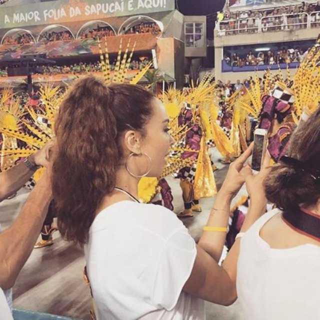 AZRA AKINİnanılmaz güzel!