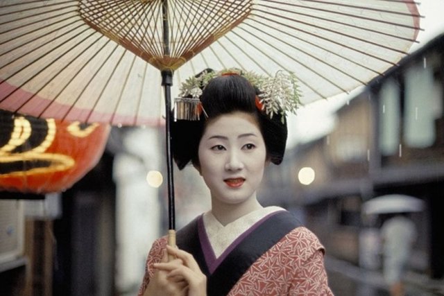 Afganistan'da insan ömrü ortalaması 43,4 olarak en düşük seviyeyi izlemektedir. Japon kadınlar ise 86,2 yıl ile en üst sıradadırlar.