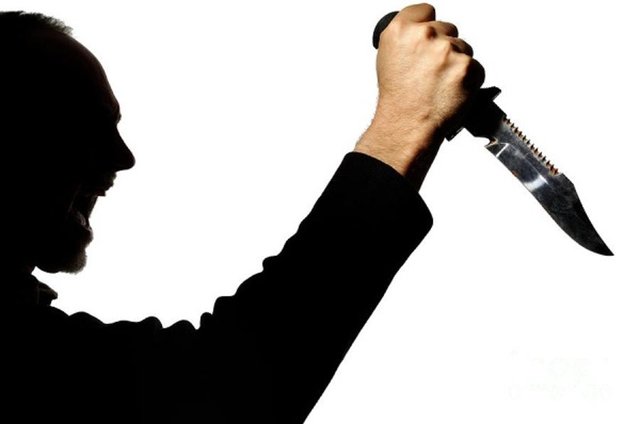 New Orleans'da bir seri katil, gazeteye mektupla 'Bu gece jazz müzik dinlemeyen 1 kişiyi öldürücem' ilanı vermiştir. O gece bütün şehir son ses jazz müzik dinlemiştir. Seri katil de söz verdiği gibi ölümleri durdurmuştur. Kim olduğu Hala bulunamadı.