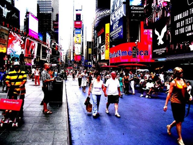 Ortalama bir ABD vatandaşı ortalama bir İranlı'ya oranla daha dindardır.