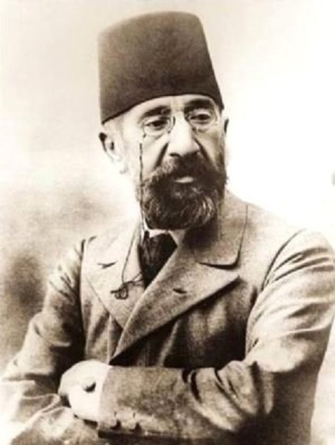 Meşhur " Kaplumbağa Terbiyecisi" tablosunun çizeri olan Osman Hamdi Bey aynı zamanda Kadıköy'ün ilk belediye başkanıdır.